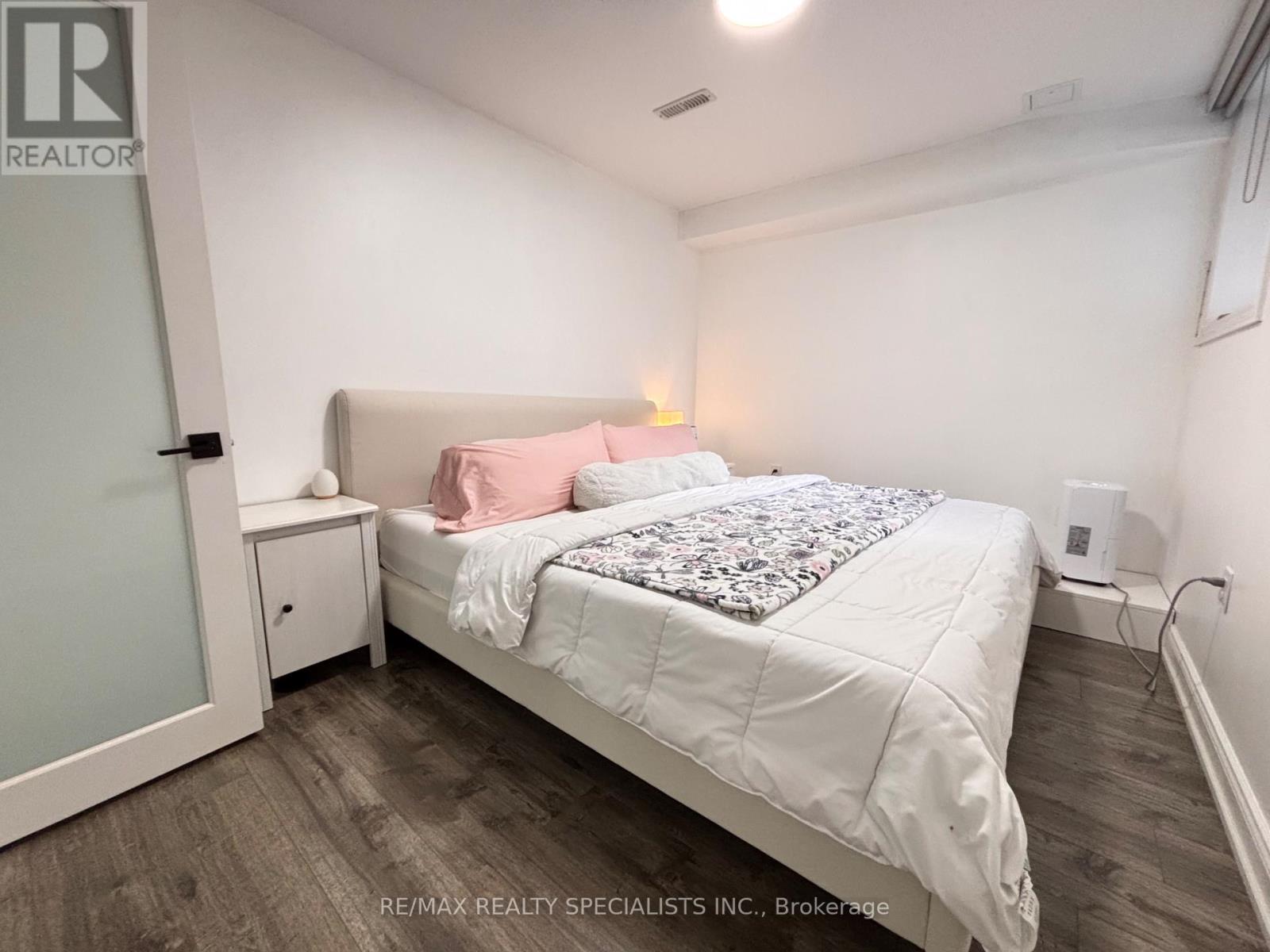 Bsmt - 471 Violet Gate, Milton, Ontario  L9E 1X6 - Photo 11 - W13845378