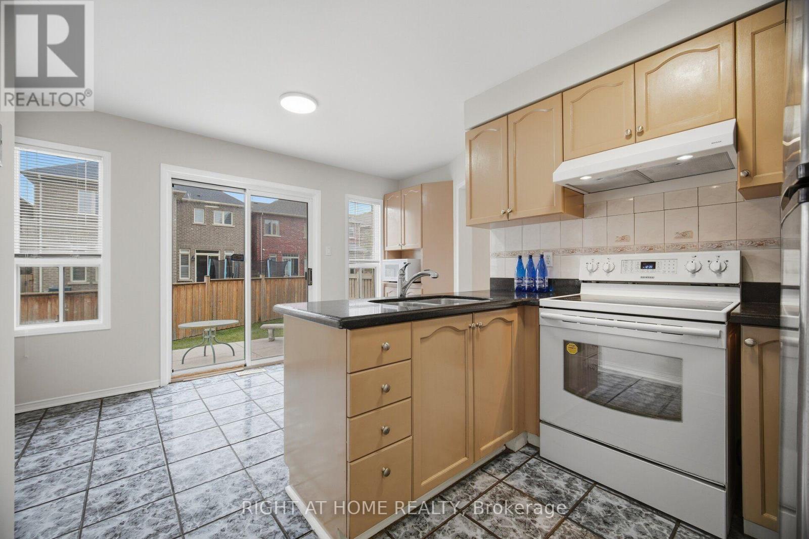 3970 Worthview Place, Mississauga, Ontario  L5N 6S7 - Photo 11 - W13845426
