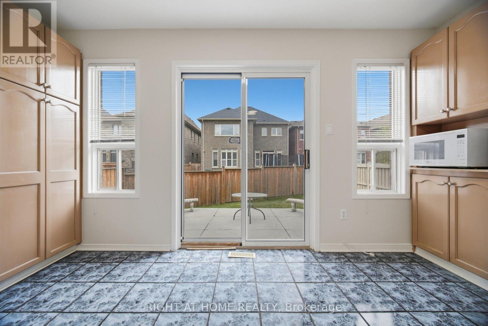 3970 Worthview Place, Mississauga, Ontario  L5N 6S7 - Photo 14 - W13845426