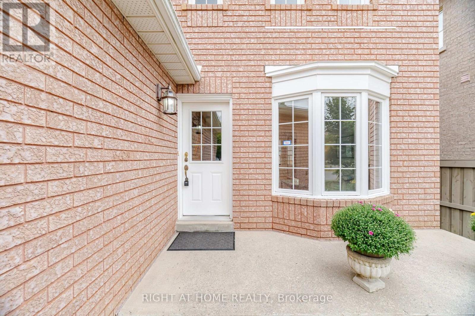 3970 Worthview Place, Mississauga, Ontario  L5N 6S7 - Photo 2 - W13845426