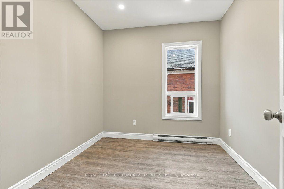 UPPER - 17 EBY STREET S, Kitchener, Ontario