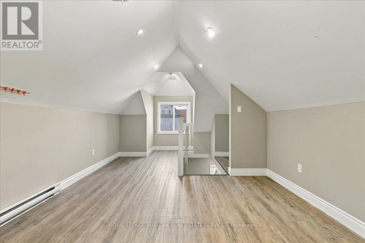 Upper - 17 Eby Street S, Kitchener, Ontario  N2G 3K6 - Photo 6 - X13845352