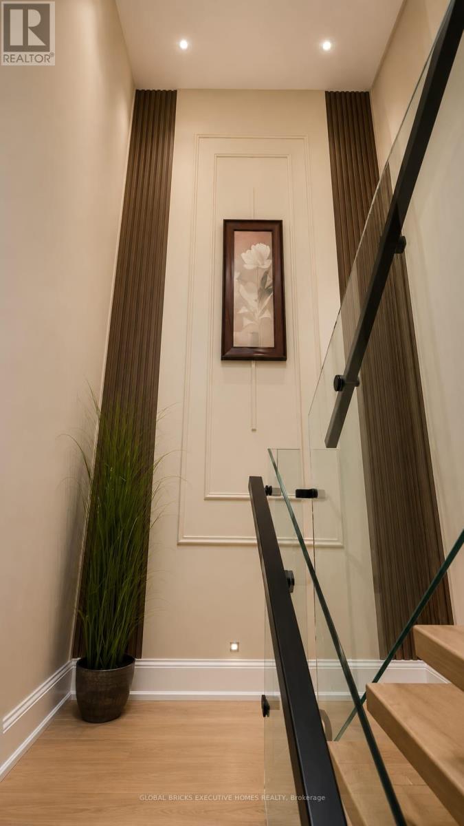 35 Luverne Avenue, Toronto, Ontario  M3H 1R7 - Photo 10 - C13740556