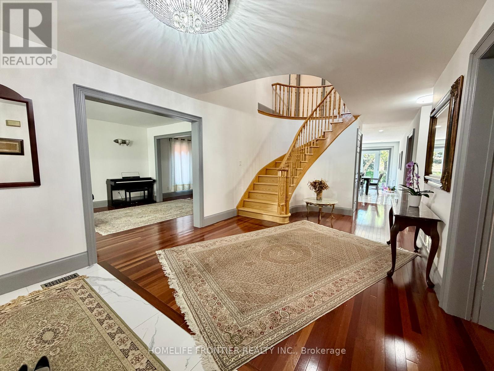 20 Bridewell Crescent, Richmond Hill, Ontario  L4C 9C4 - Photo 2 - N13650892