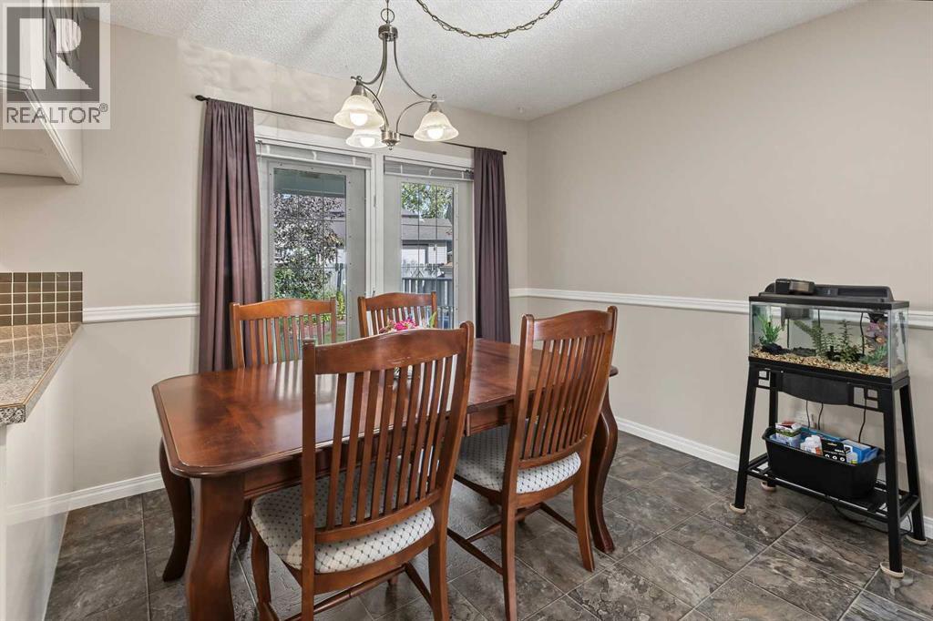 22 Deermeade Bay SE