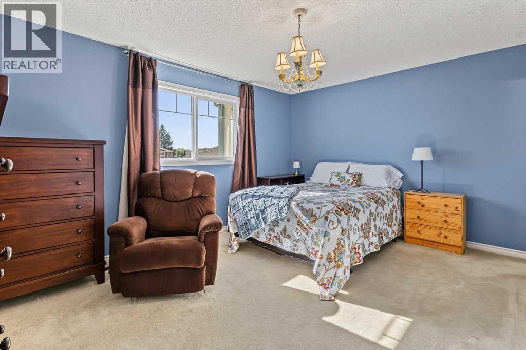 22 Deermeade Bay SE