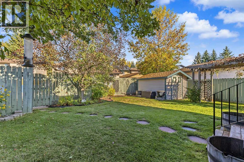 22 Deermeade Bay SE