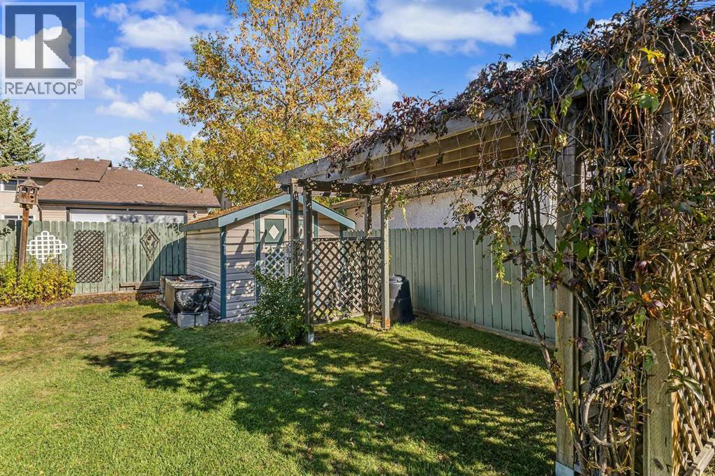 22 Deermeade Bay SE