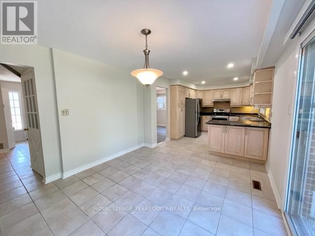 743 Fieldstone Road, Mississauga, Ontario  L5C 3K7 - Photo 10 - W13633576