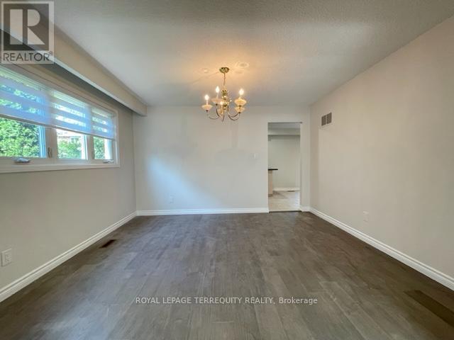 743 Fieldstone Road, Mississauga, Ontario  L5C 3K7 - Photo 9 - W13633576