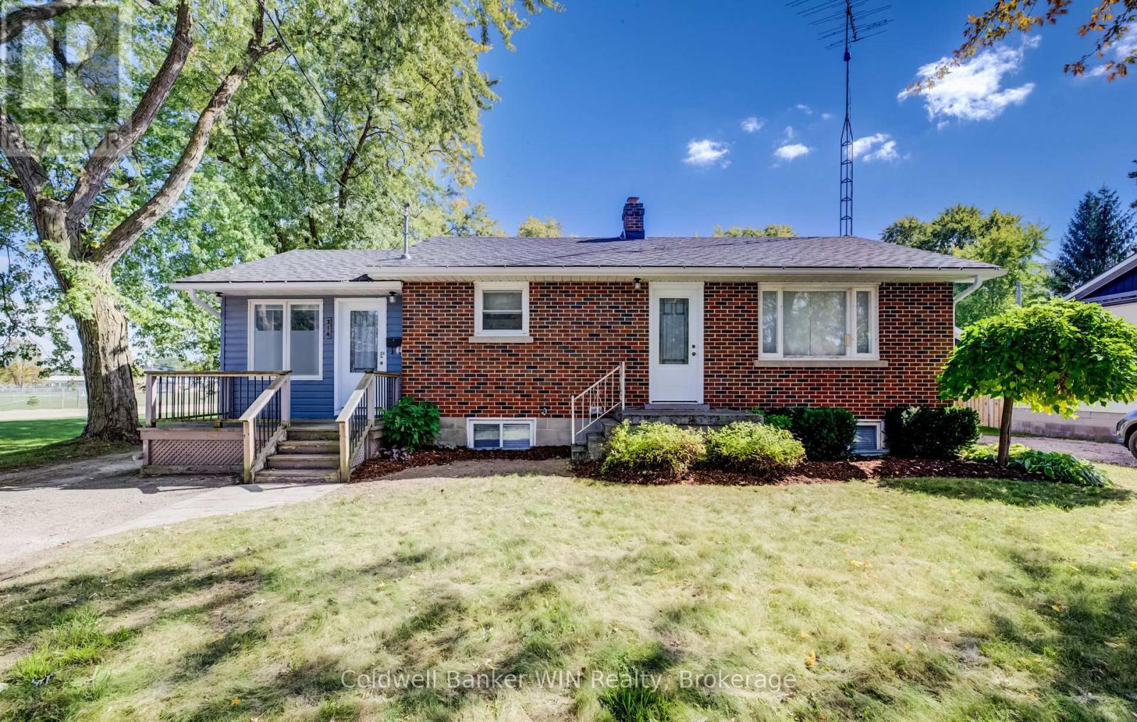 314 Wellington Street E, Wellington North, Ontario  N0G 2L2 - Photo 2 - X13845478