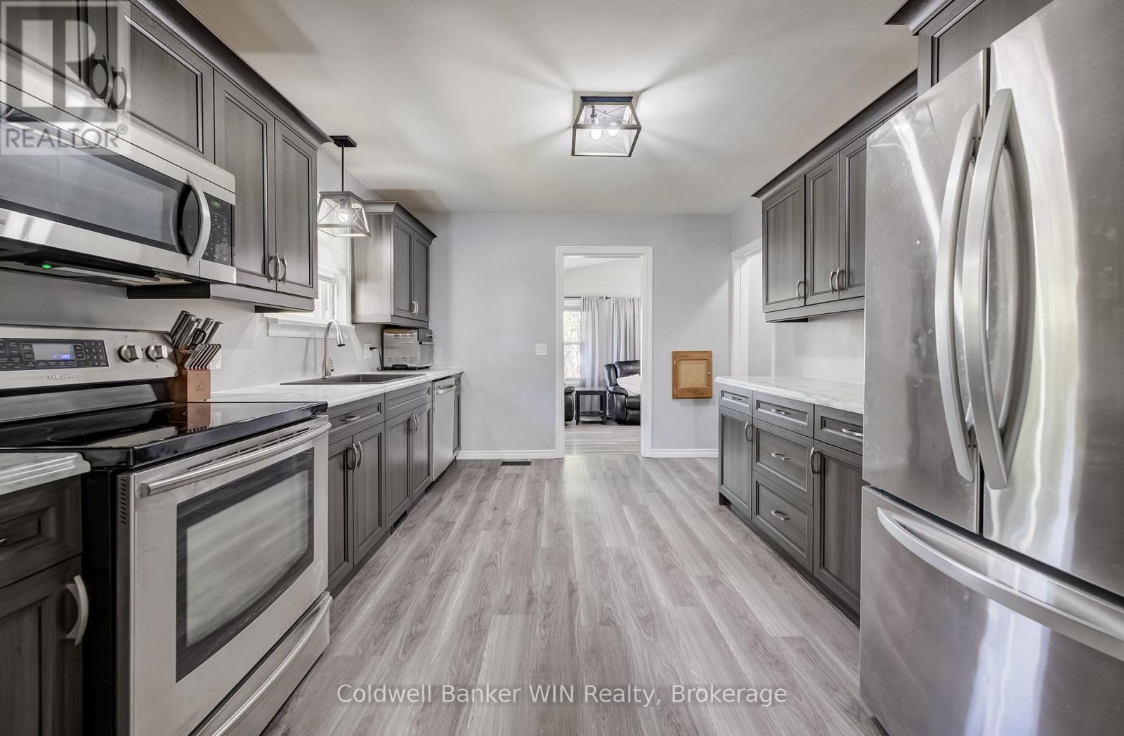 314 Wellington Street E, Wellington North, Ontario  N0G 2L2 - Photo 5 - X13845478