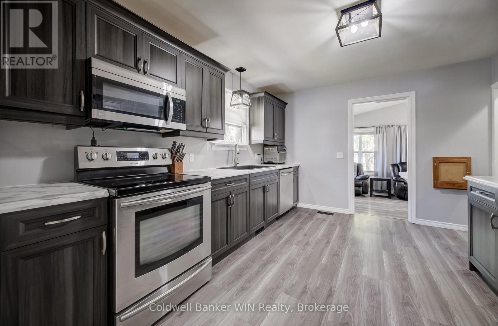 314 Wellington Street E, Wellington North, Ontario  N0G 2L2 - Photo 6 - X13845478