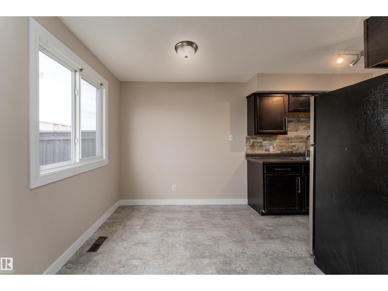 149 Cornell Co Nw, Edmonton, Alberta  T5C 3C3 - Photo 10 - E4511028