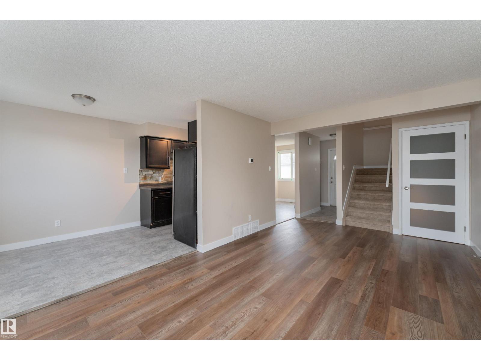 149 Cornell Co Nw, Edmonton, Alberta  T5C 3C3 - Photo 9 - E4511028