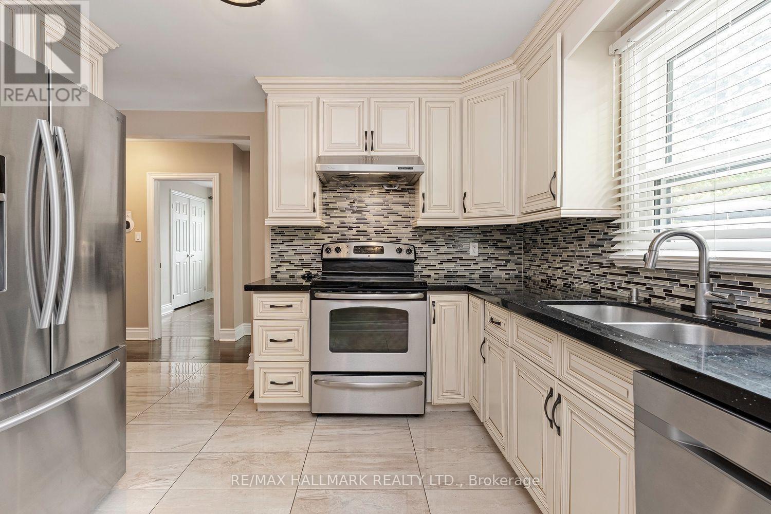 245 Elmwood Avenue, Richmond Hill, Ontario  L4C 1L3 - Photo 16 - N13824940