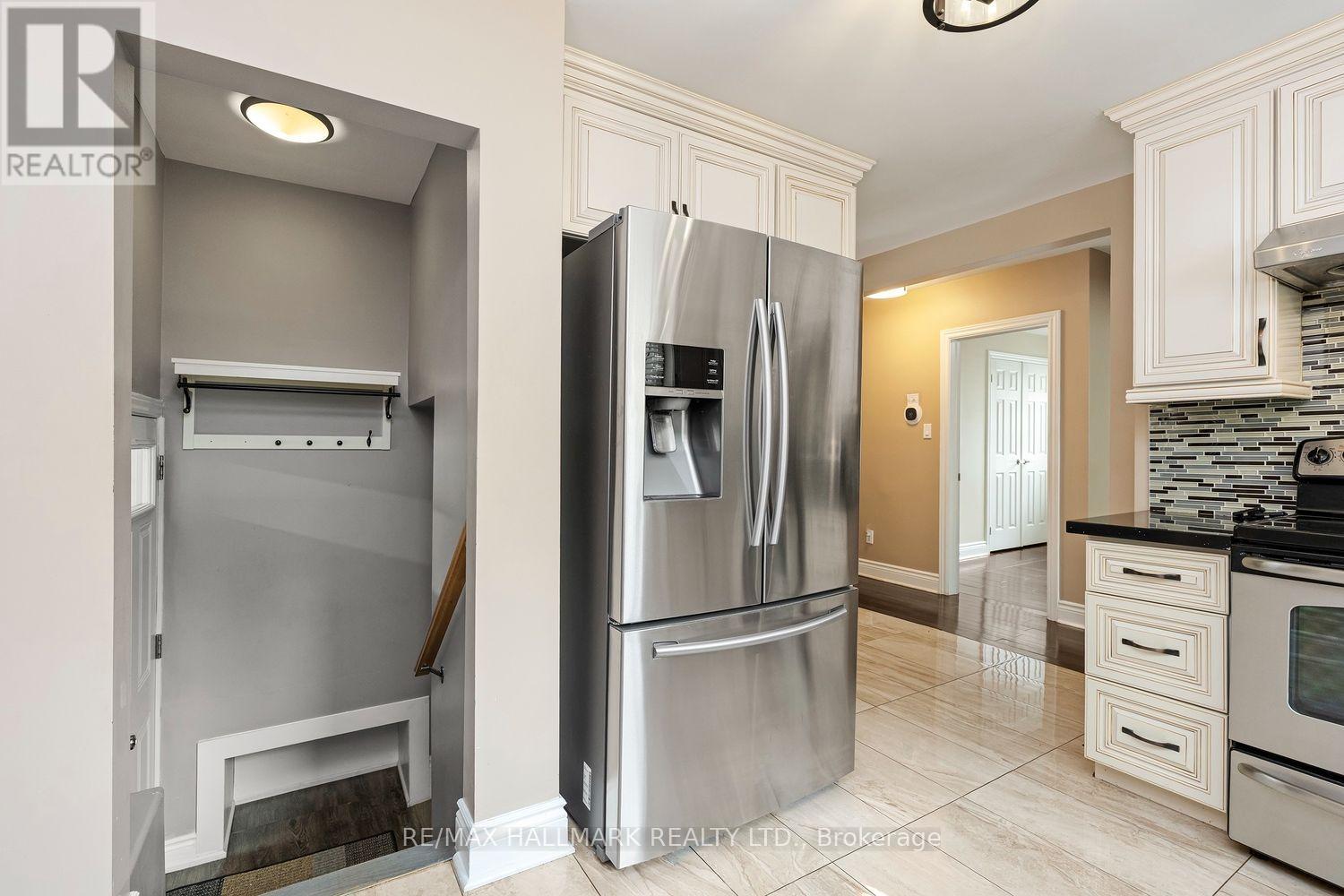 245 Elmwood Avenue, Richmond Hill, Ontario  L4C 1L3 - Photo 17 - N13824940