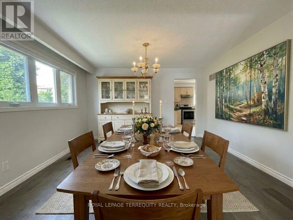 743 Fieldstone Road, Mississauga, Ontario  L5C 3K7 - Photo 8 - W13633576