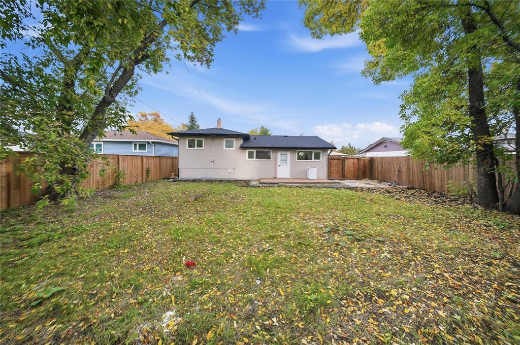 11 Berwyn Bay, Winnipeg, Manitoba  R2C 2W1 - Photo 29 - 202624468