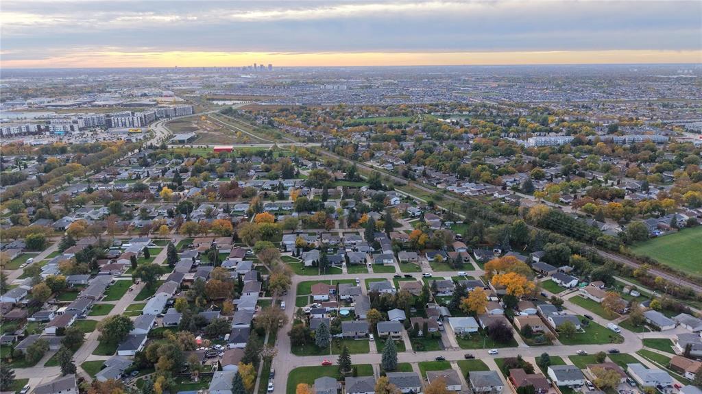 11 Berwyn Bay, Winnipeg, Manitoba  R2C 2W1 - Photo 35 - 202624468