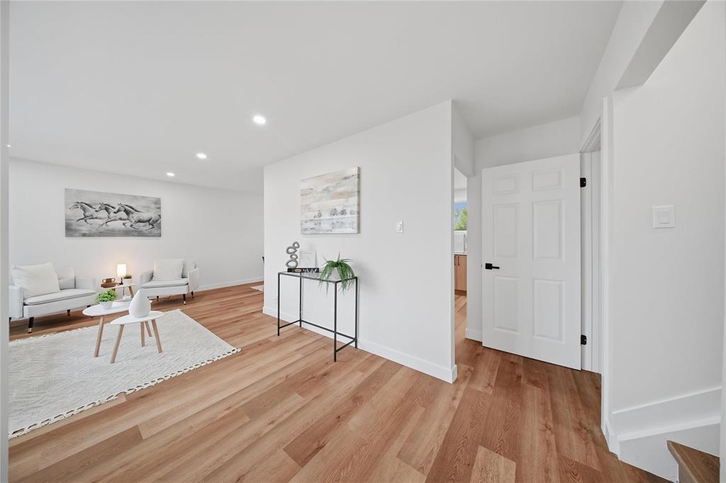 11 Berwyn Bay, Winnipeg, Manitoba  R2C 2W1 - Photo 6 - 202624468