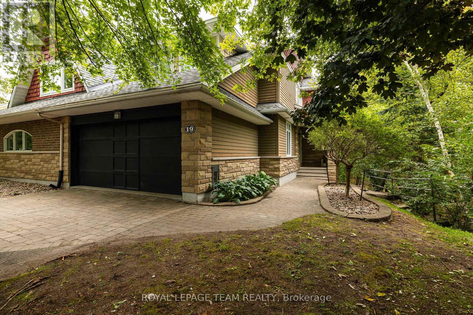 19 Creeks End Lane, Ottawa, Ontario K2H 1C7 - Photo 1 - X13845704