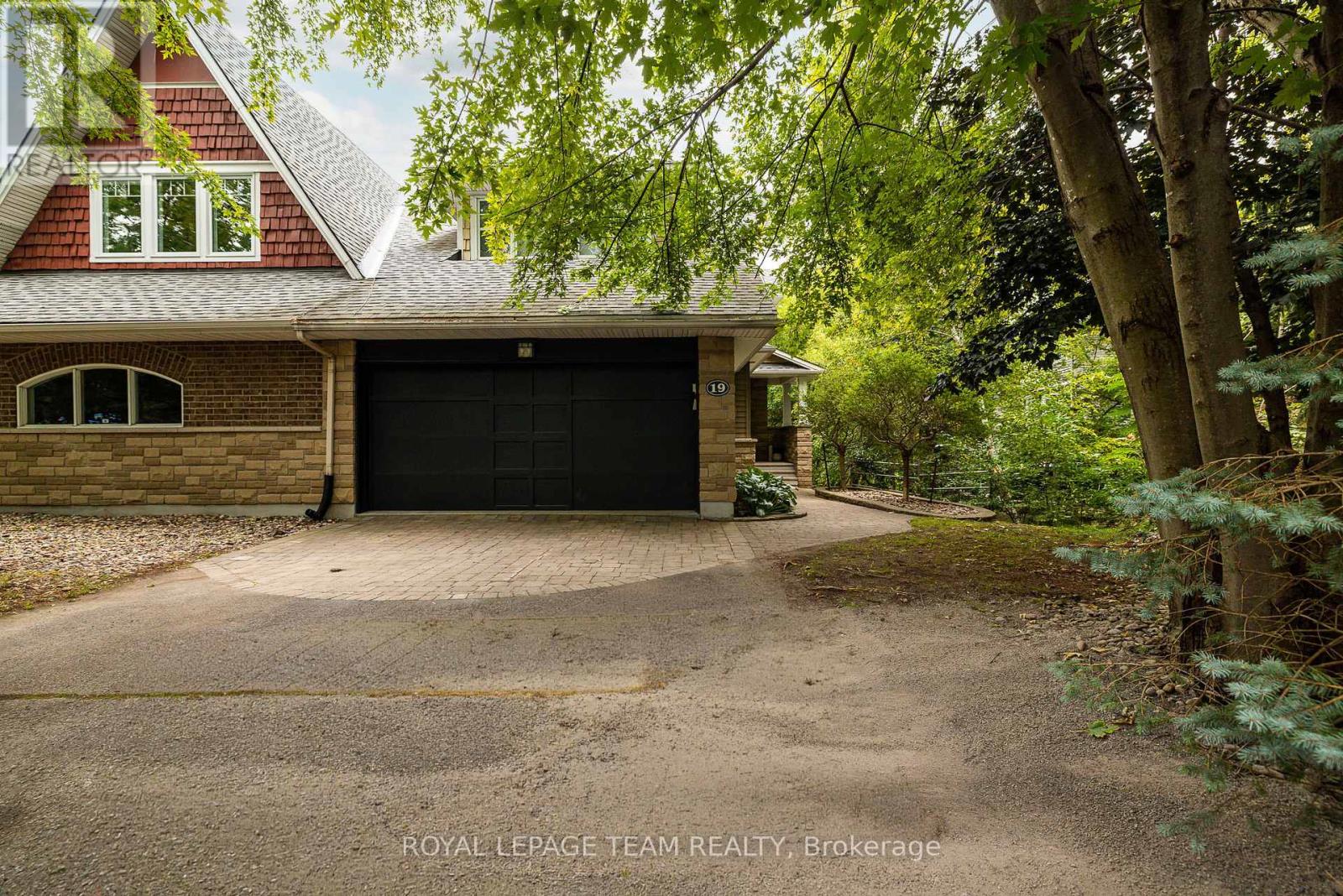 19 Creeks End Lane, Ottawa, Ontario K2H 1C7 - Photo 2 - X13845704