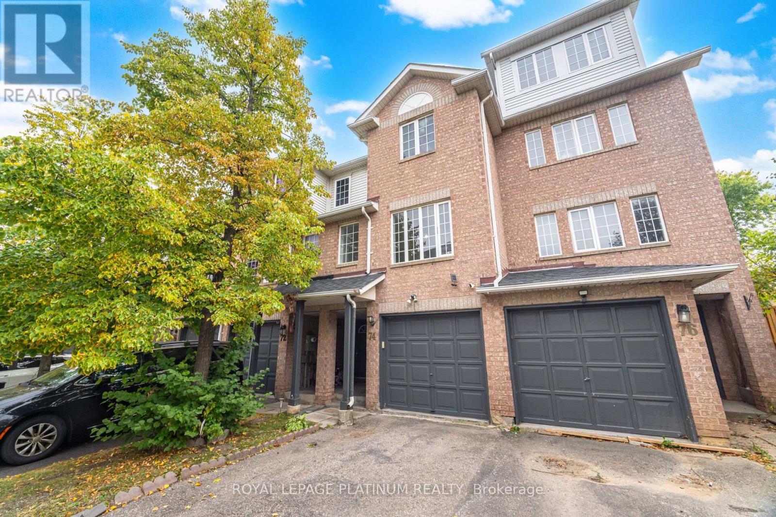 74 SPADINA ROAD, Brampton, Ontario