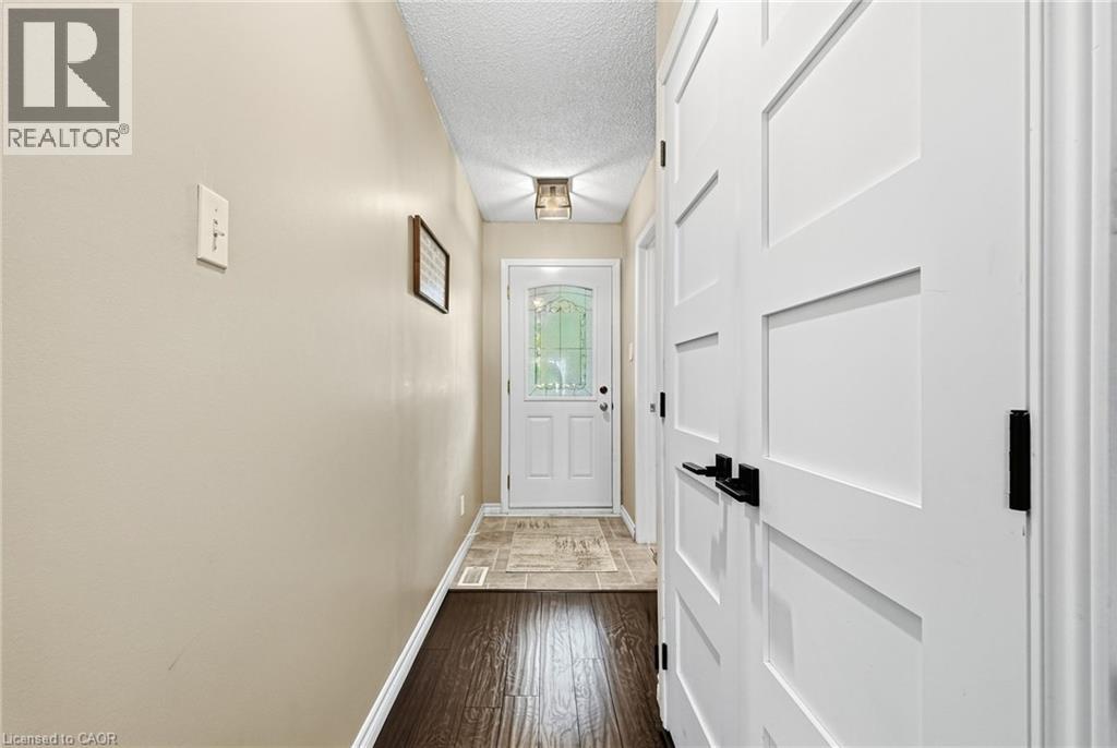 53 Bryna Avenue, Hamilton, Ontario  L9A 4W9 - Photo 4 - 40867924
