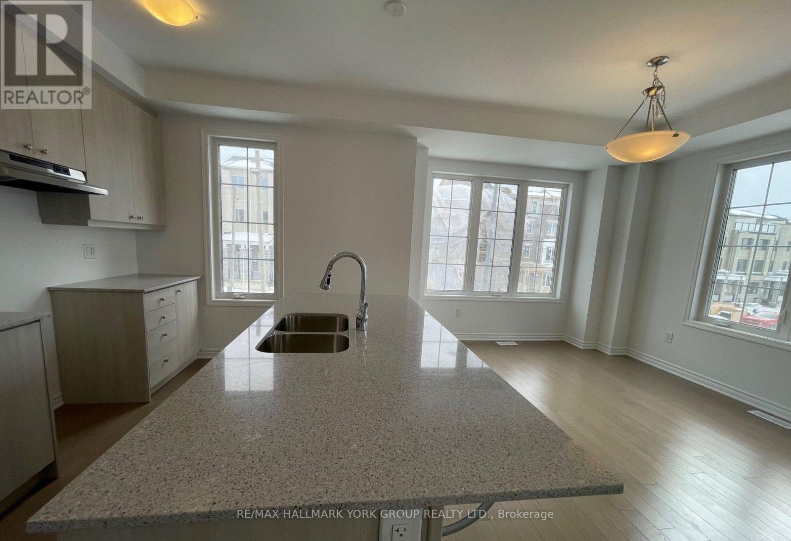 76 Greenridge Crescent, Markham, Ontario  L6C 3M1 - Photo 8 - N13845712