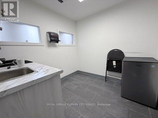 Upper - 43 Collier Street, Barrie (City Centre), Ontario  L4M 1G5 - Photo 5 - S13845682