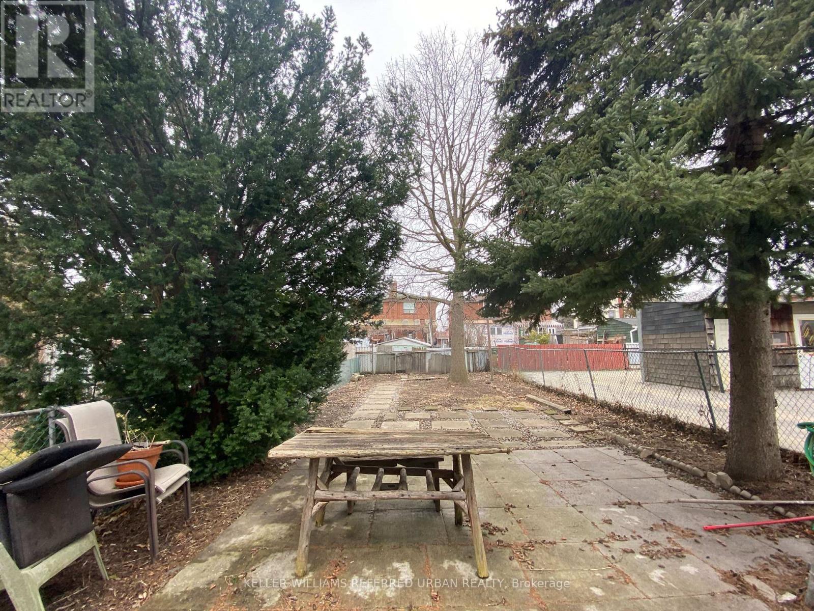 Room 2 - 344 Bartlett Avenue N, Toronto, Ontario  M6H 3G7 - Photo 12 - W13845560