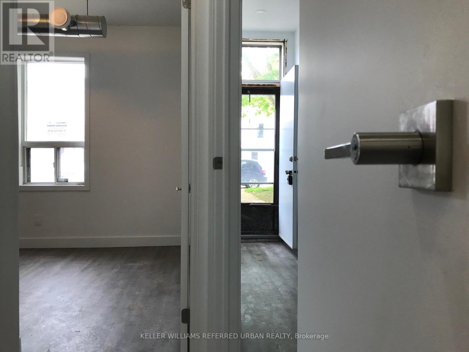 Room 2 - 344 Bartlett Avenue N, Toronto, Ontario  M6H 3G7 - Photo 8 - W13845560