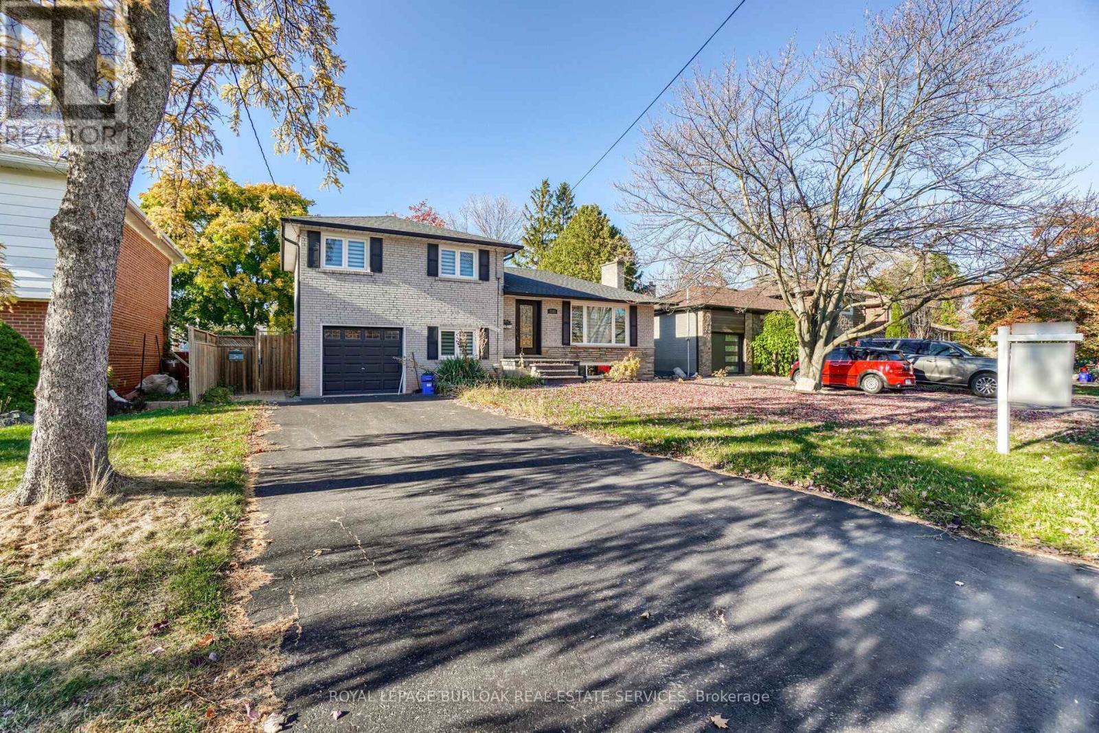 2121 Bridge Road, Oakville, Ontario  L6L 2E8 - Photo 2 - W13845570