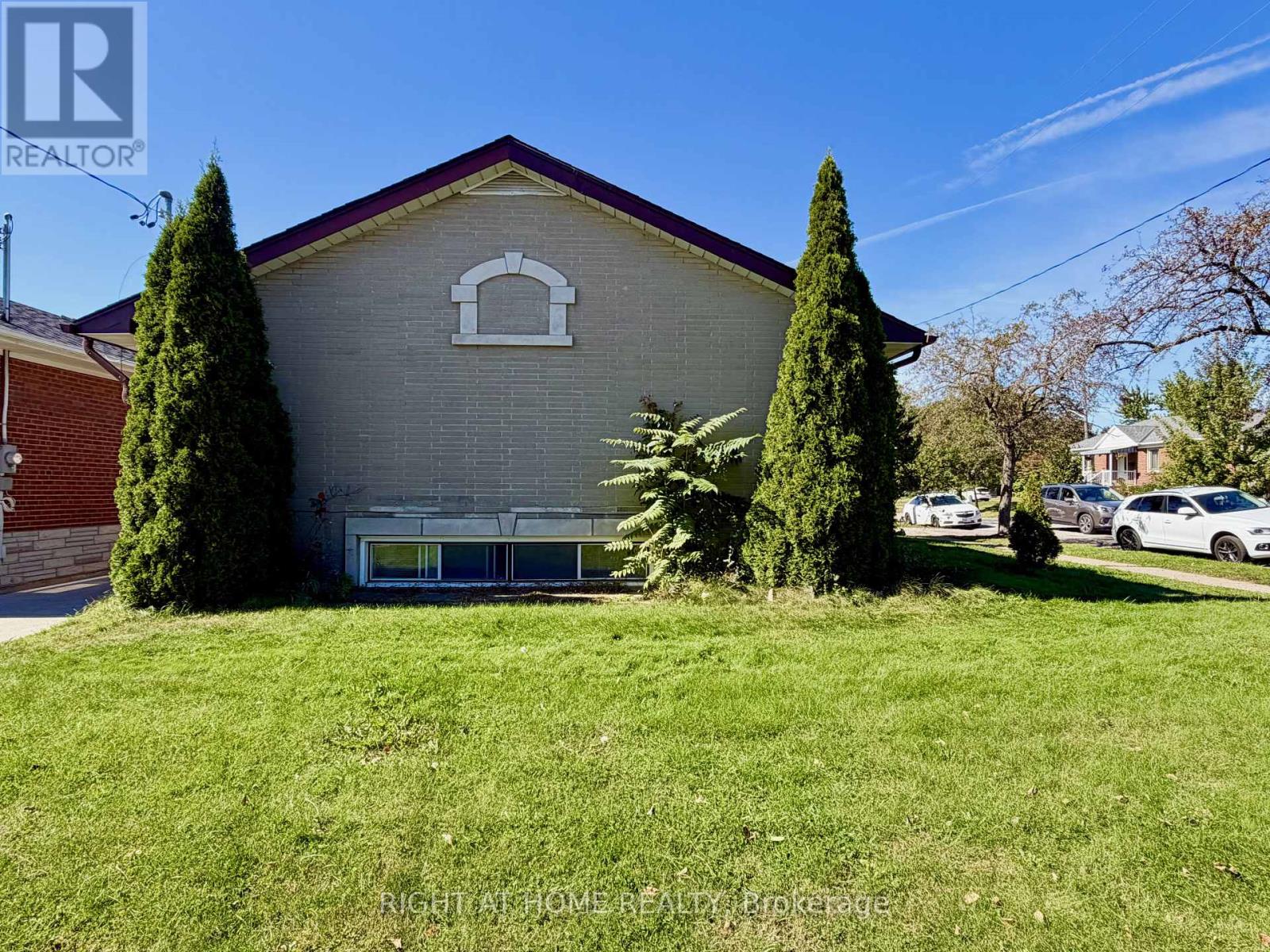 35 Warnica Avenue, Toronto, Ontario  M8Z 1Z5 - Photo 2 - W13845688