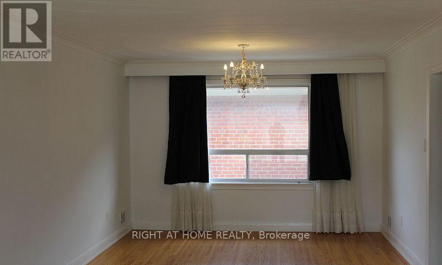 35 Warnica Avenue, Toronto, Ontario  M8Z 1Z5 - Photo 6 - W13845688