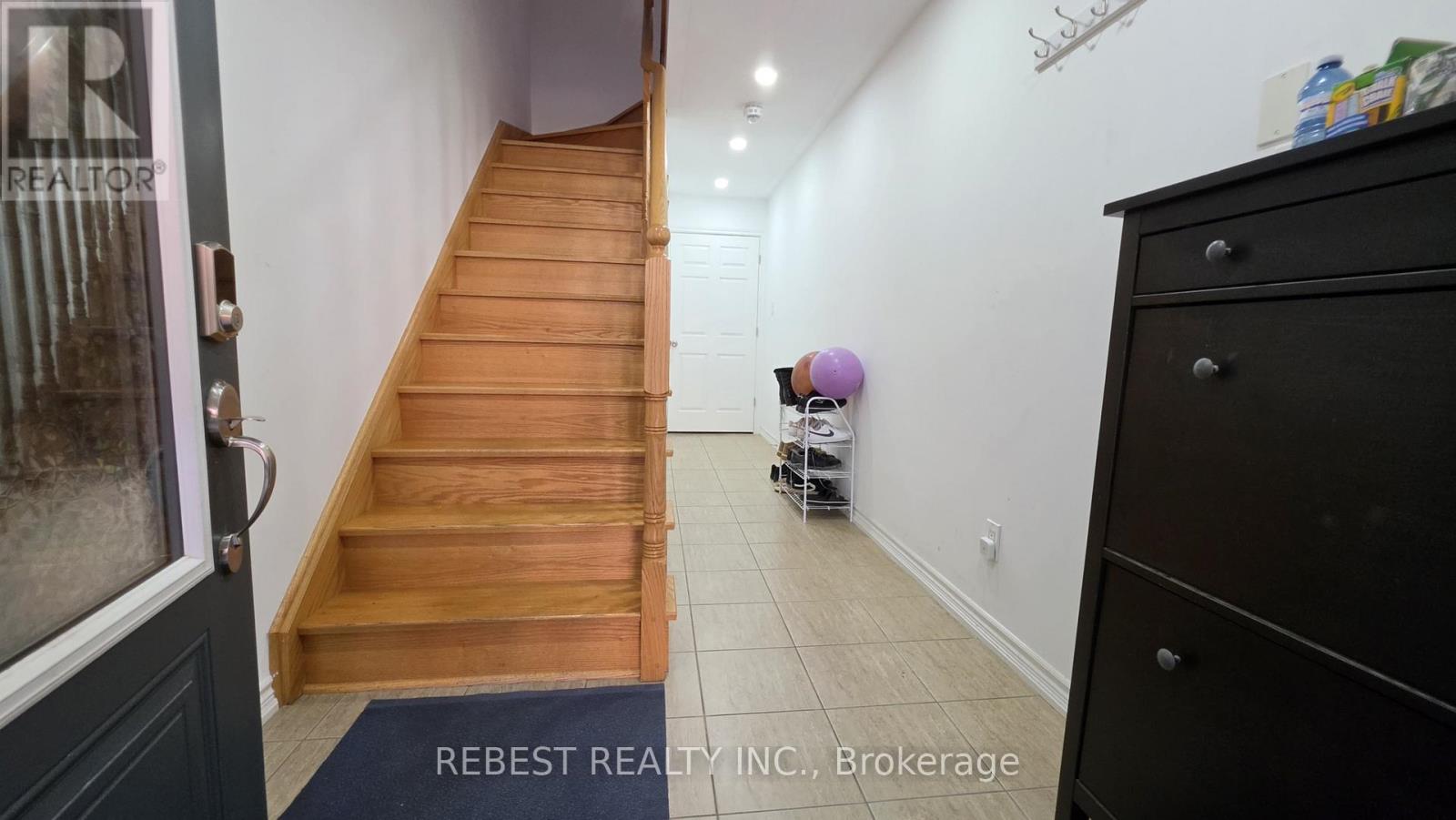 18 Aspen Hill Road, Brampton, Ontario  L6Y 6E3 - Photo 6 - W13845386