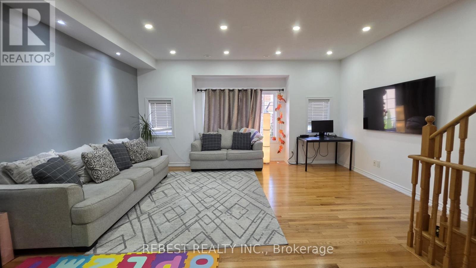 18 Aspen Hill Road, Brampton, Ontario  L6Y 6E3 - Photo 7 - W13845386