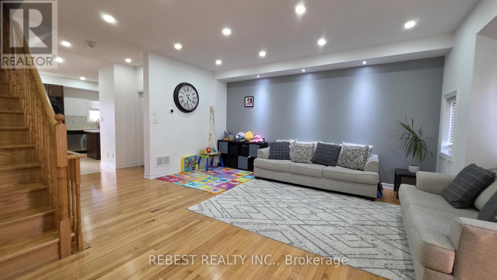 18 Aspen Hill Road, Brampton, Ontario  L6Y 6E3 - Photo 8 - W13845386