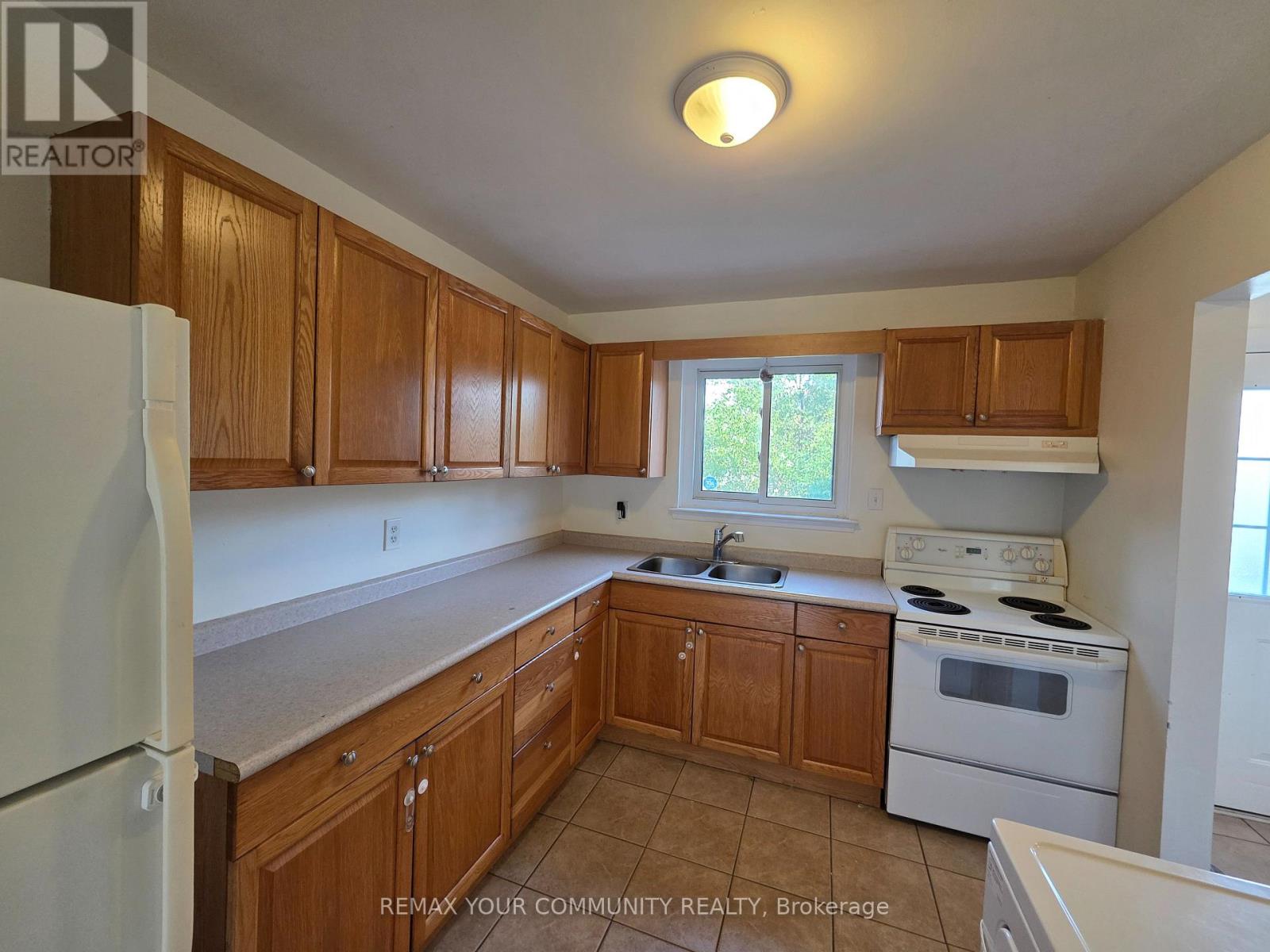 Main - 331 Phillip Murray Avenue, Oshawa, Ontario  L1J 1H1 - Photo 4 - E13844296