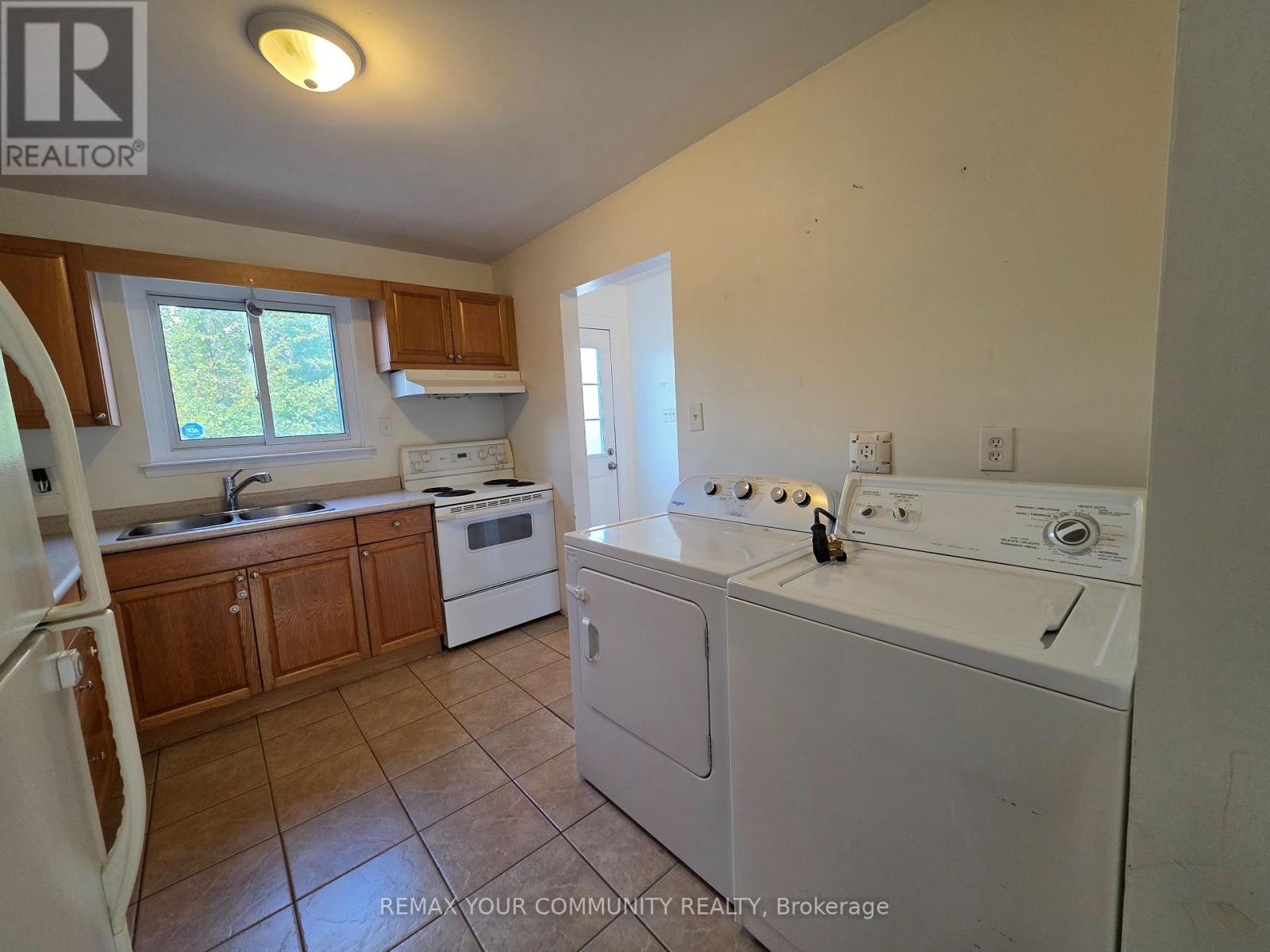Main - 331 Phillip Murray Avenue, Oshawa, Ontario  L1J 1H1 - Photo 3 - E13844296