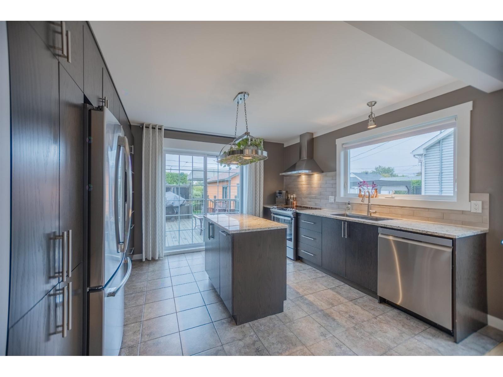 33 Rue Jutras Sorel-Tracy Quebec Canada J3P7Z9 5