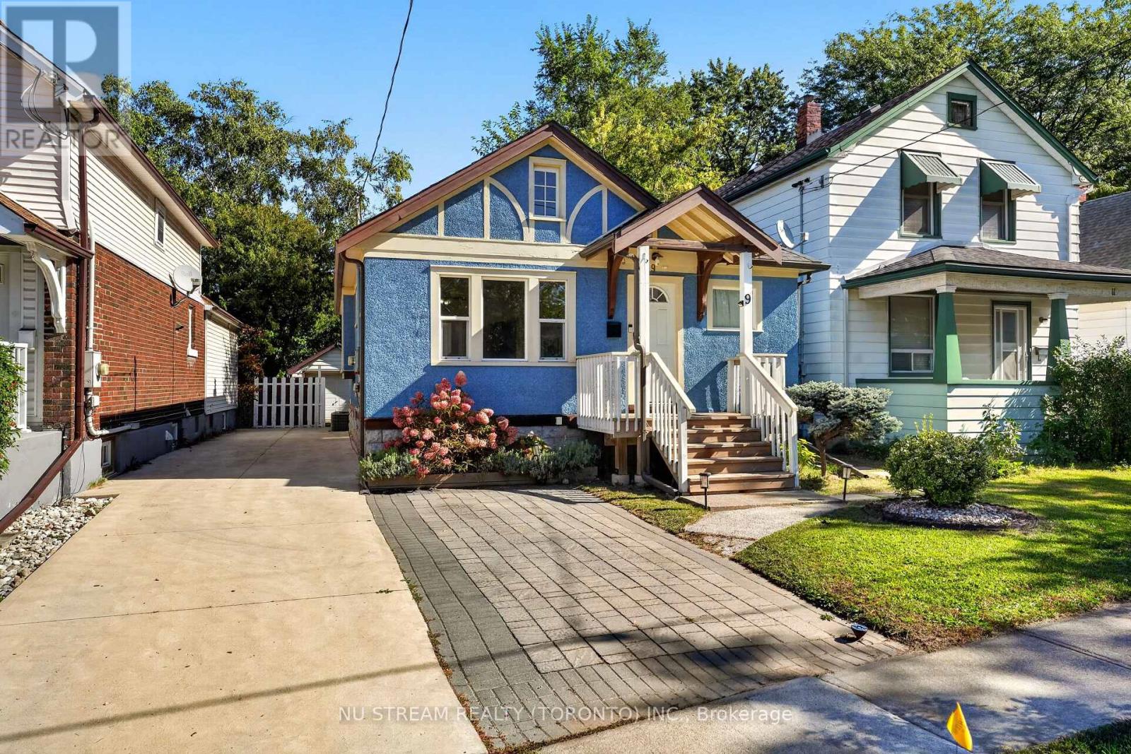9 Manning Street, St. Catharines, Ontario  L2R 5Z4 - Photo 2 - X13845714