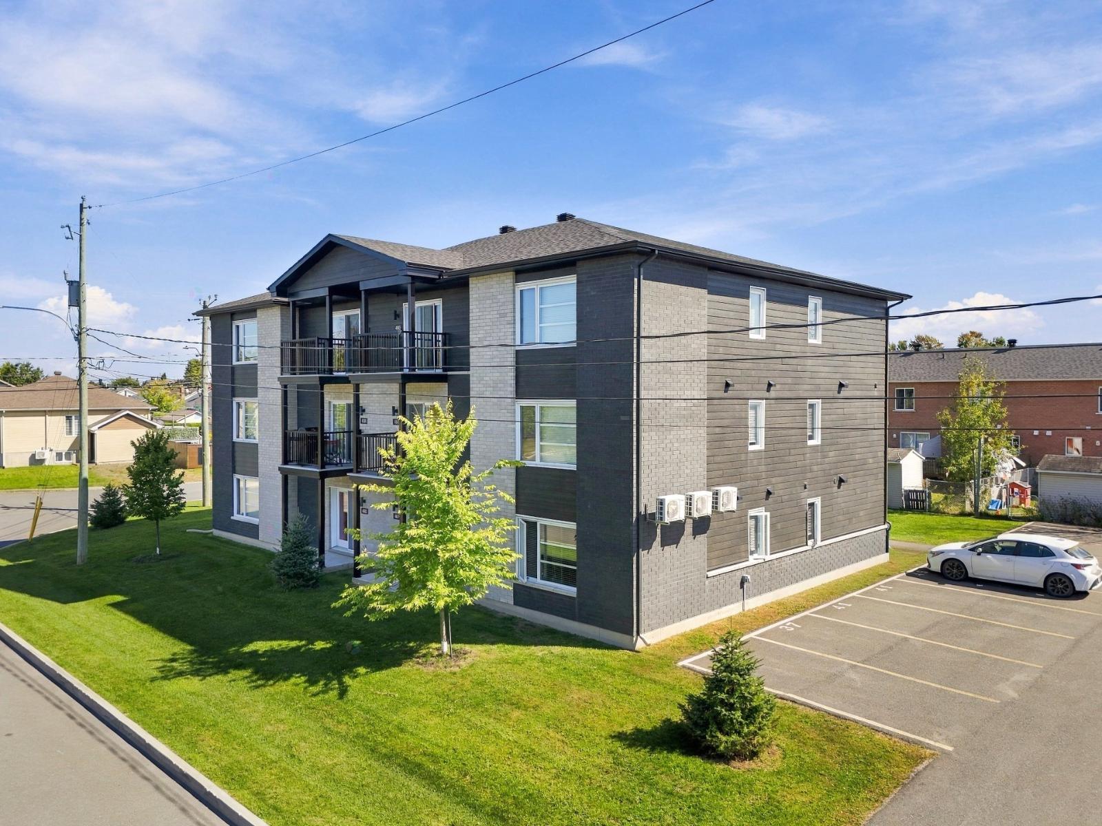 4835-4845 Rue Lagacé Drummondville Quebec Canada J2E0A9 1