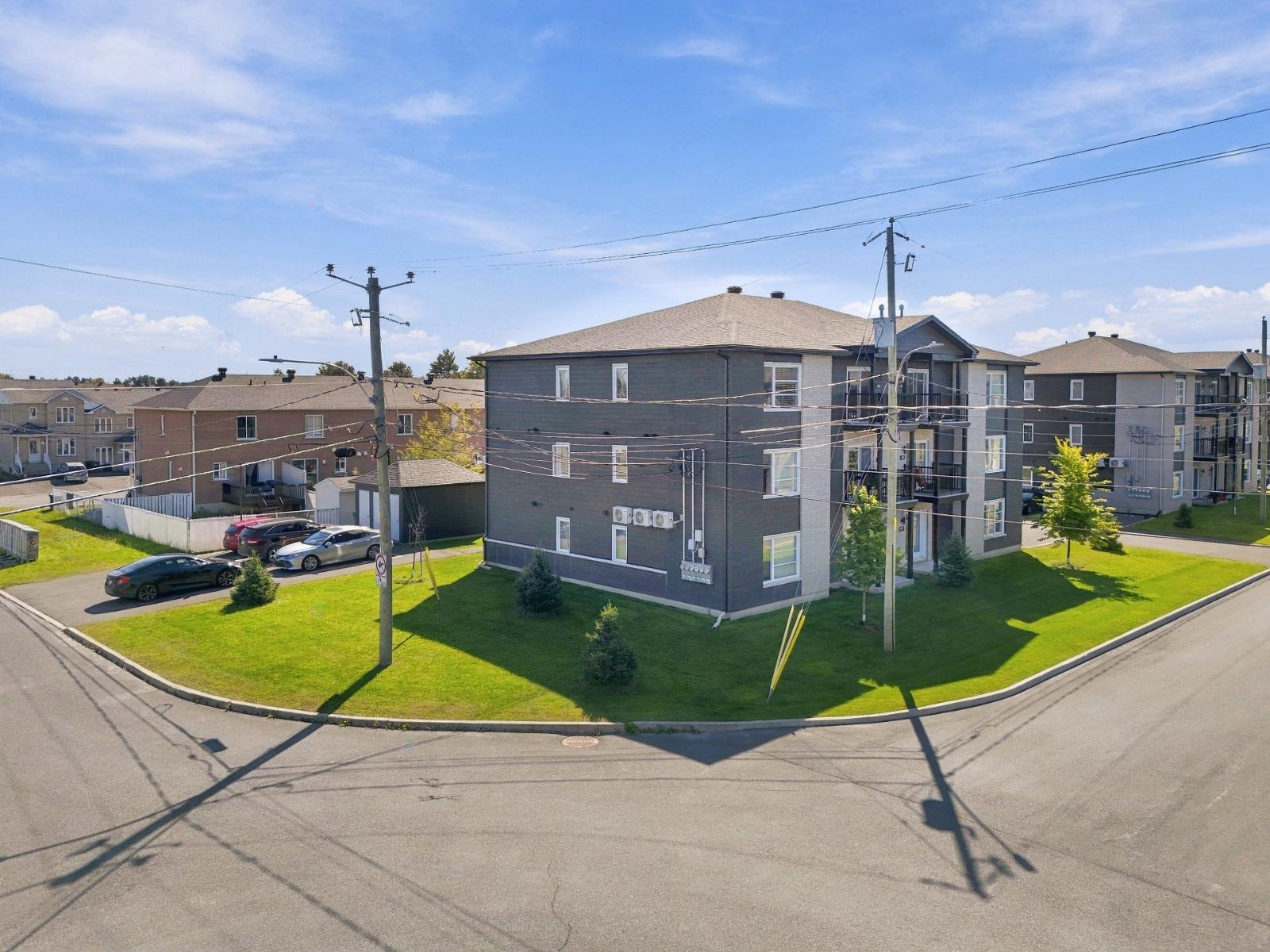 4835-4845 Rue Lagacé Drummondville Quebec Canada J2E0A9 3
