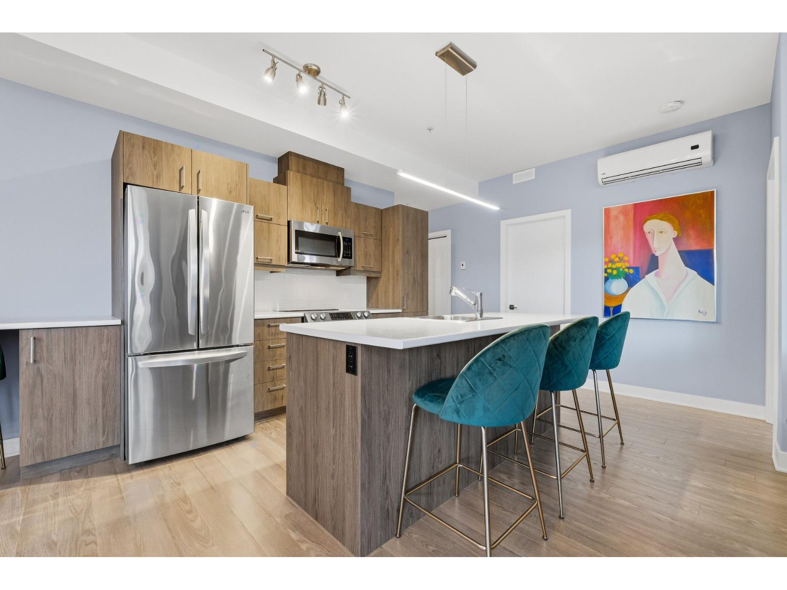 425 Av. de la Belle-Dame|#203 La Prairie Quebec Canada J5R0N4 4