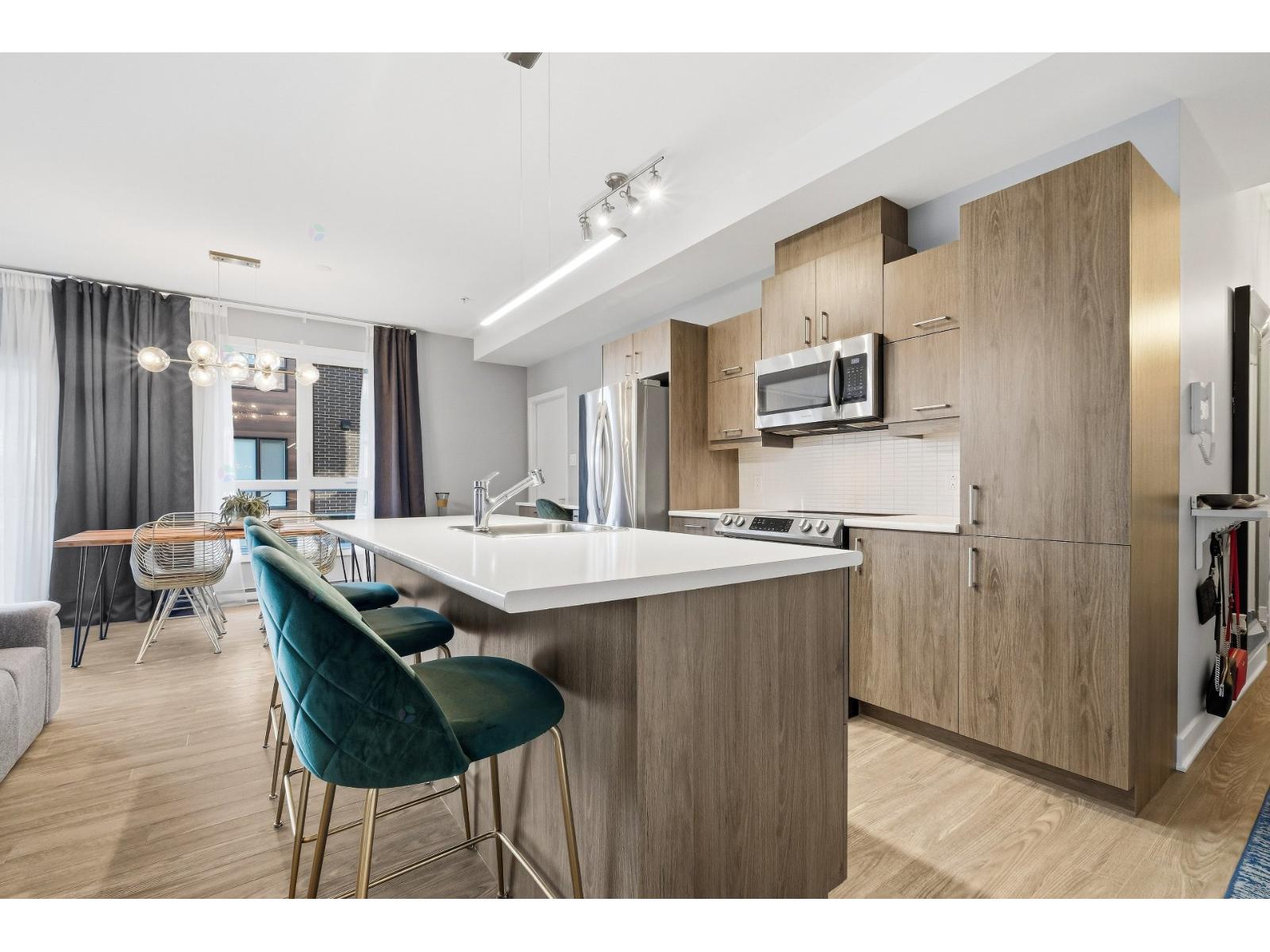 425 Av. de la Belle-Dame|#203 La Prairie Quebec Canada J5R0N4 5