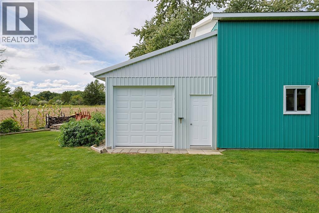 5121 Lakeshore Road, Plympton-Wyoming, Ontario  N0N 1J6 - Photo 18 - 26022698
