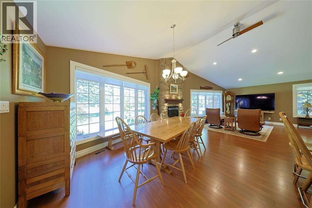 5121 Lakeshore Road, Plympton-Wyoming, Ontario  N0N 1J6 - Photo 34 - 26022698