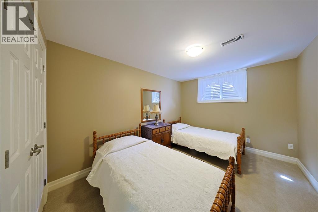 5121 Lakeshore Road, Plympton-Wyoming, Ontario  N0N 1J6 - Photo 46 - 26022698